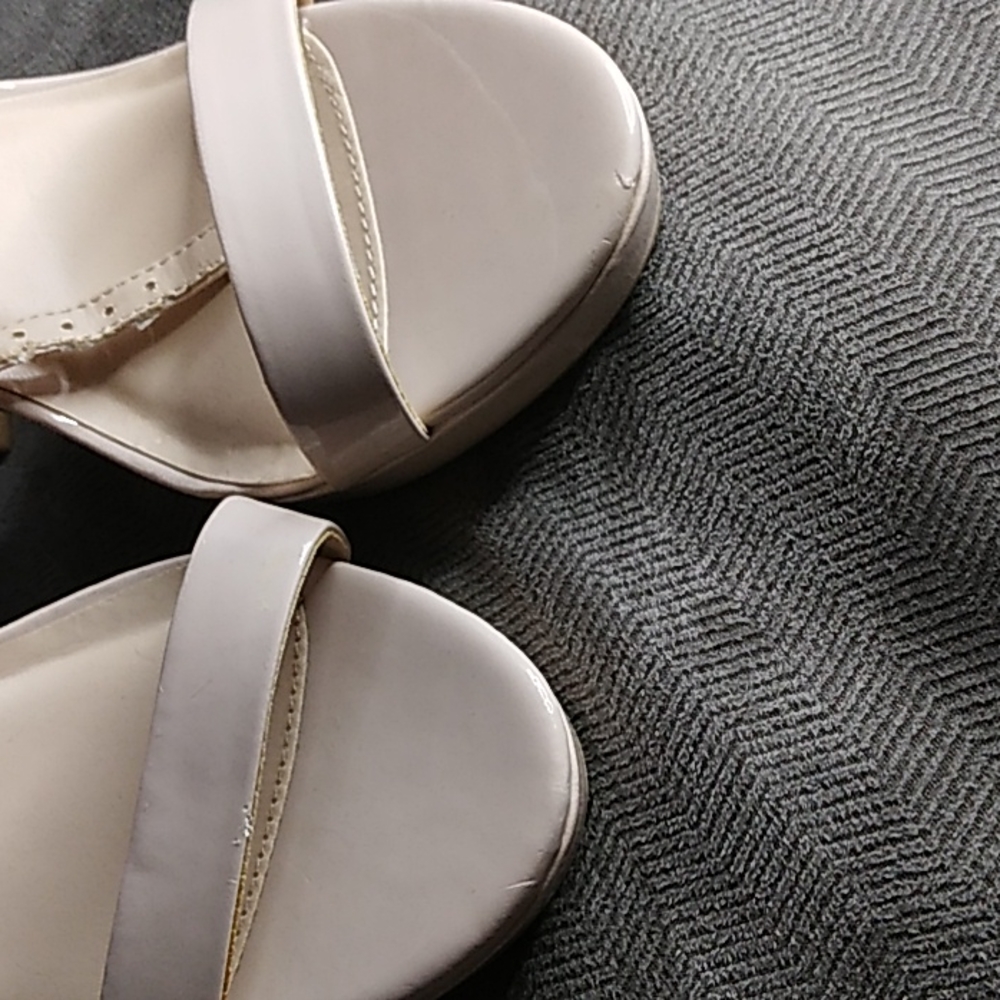CHARLOTTE RUSSE Heels - Picture 3 of 9